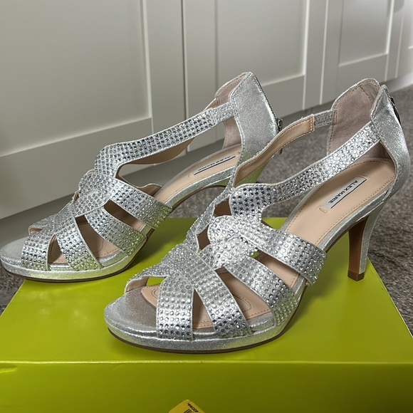 NBW Alex Marie Silver sequin heel - Picture 2 of 7